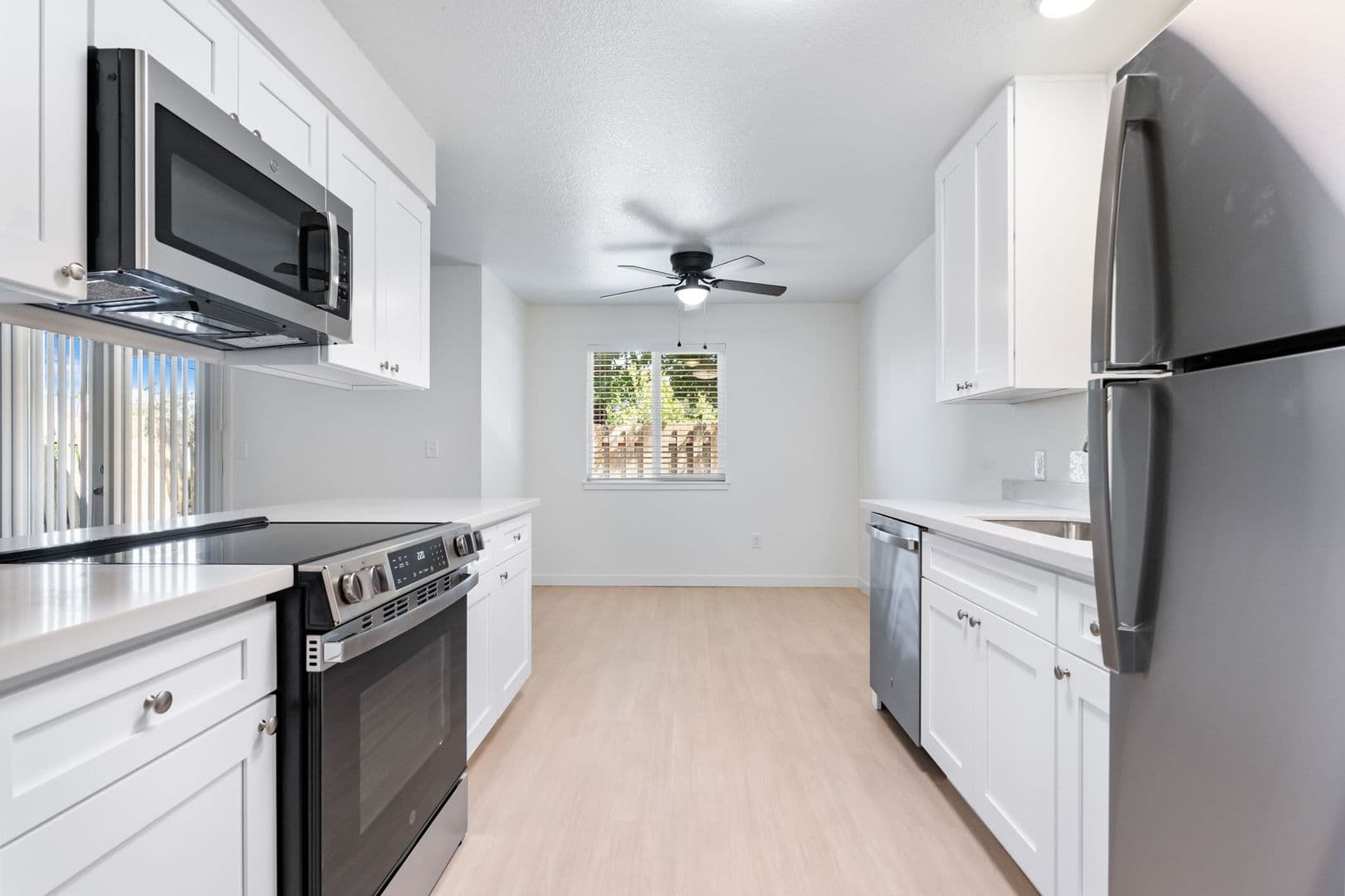Gresham Apartment: 805 NE Kane Drive