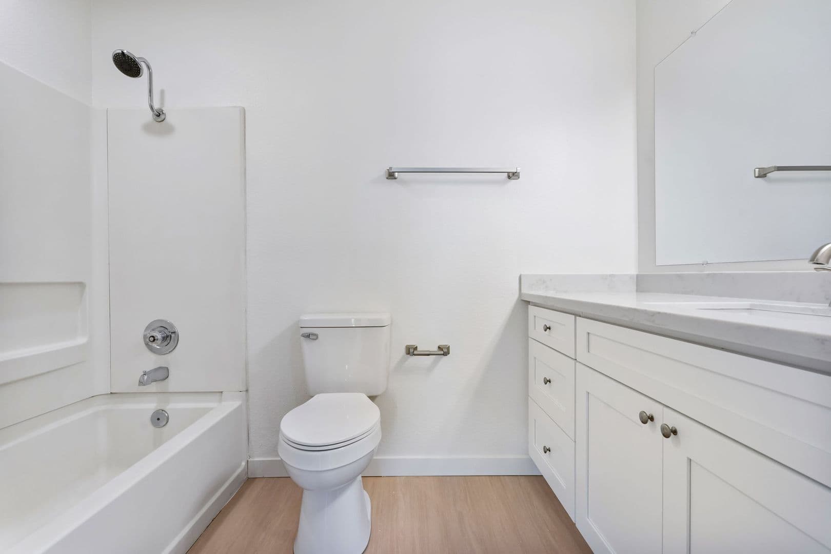 Gresham Apartment: 805 NE Kane Drive