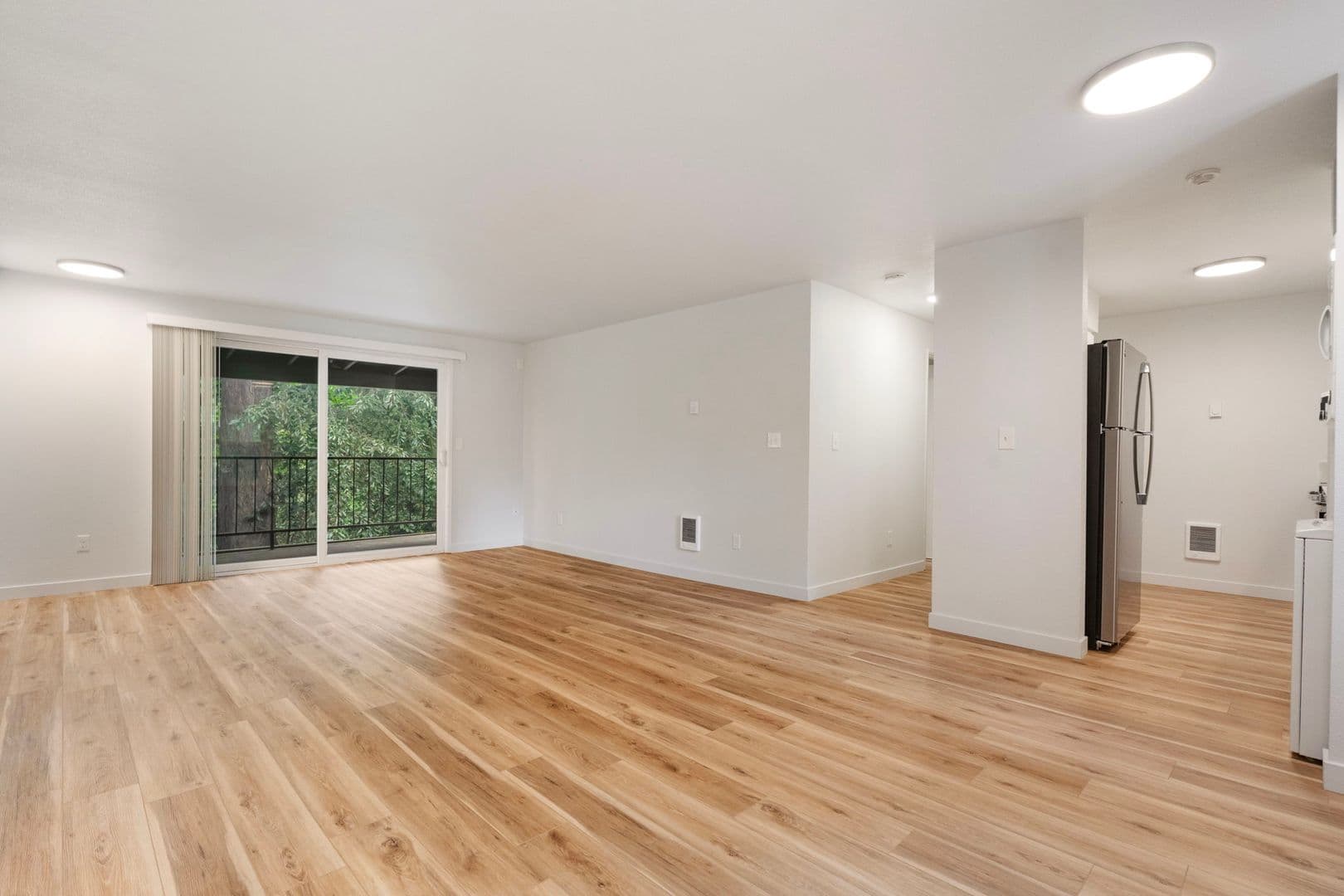 Vancouver Apartment: 3201 E 33rd St