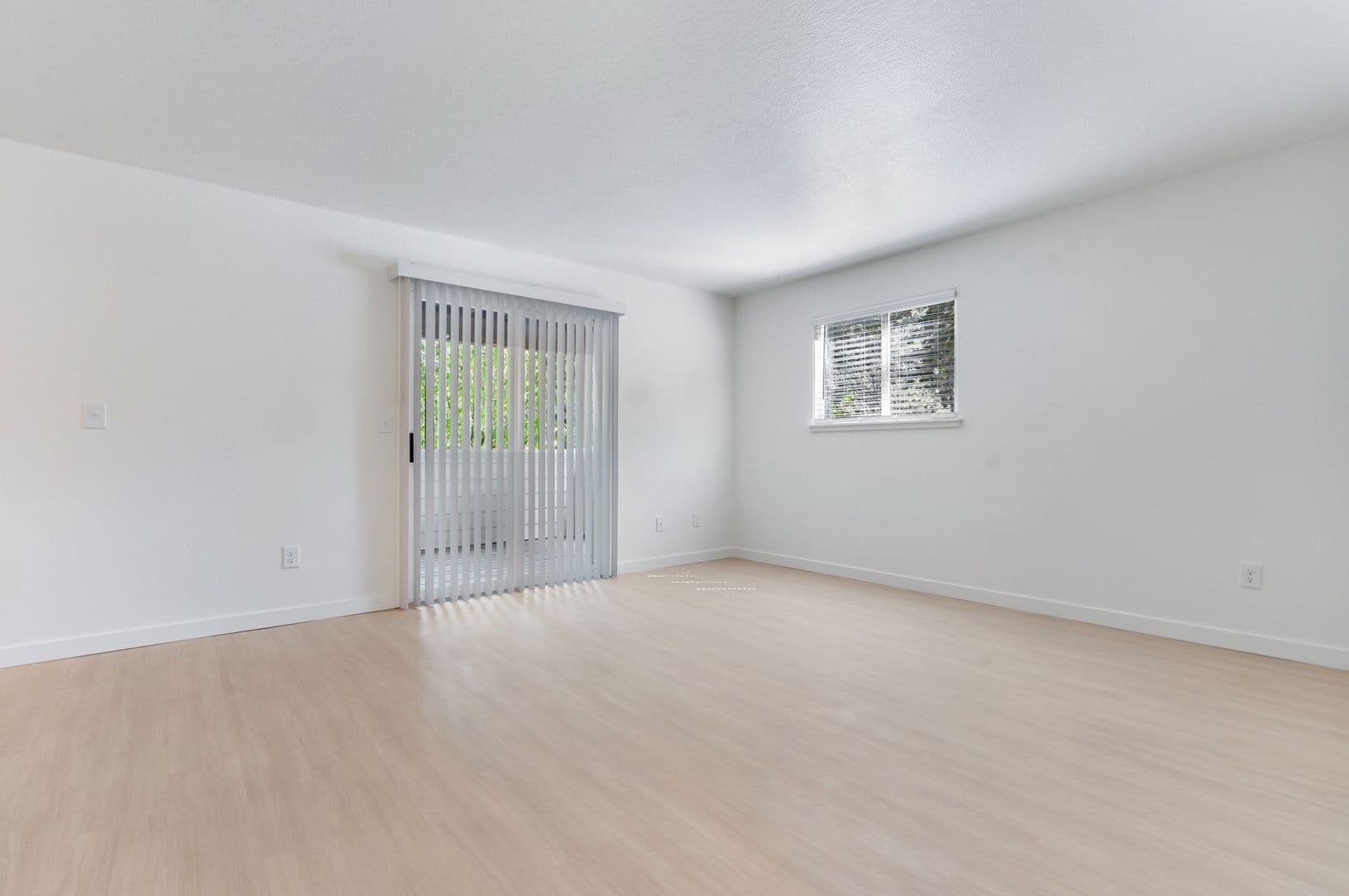 Gresham Apartment: 805 NE Kane Drive