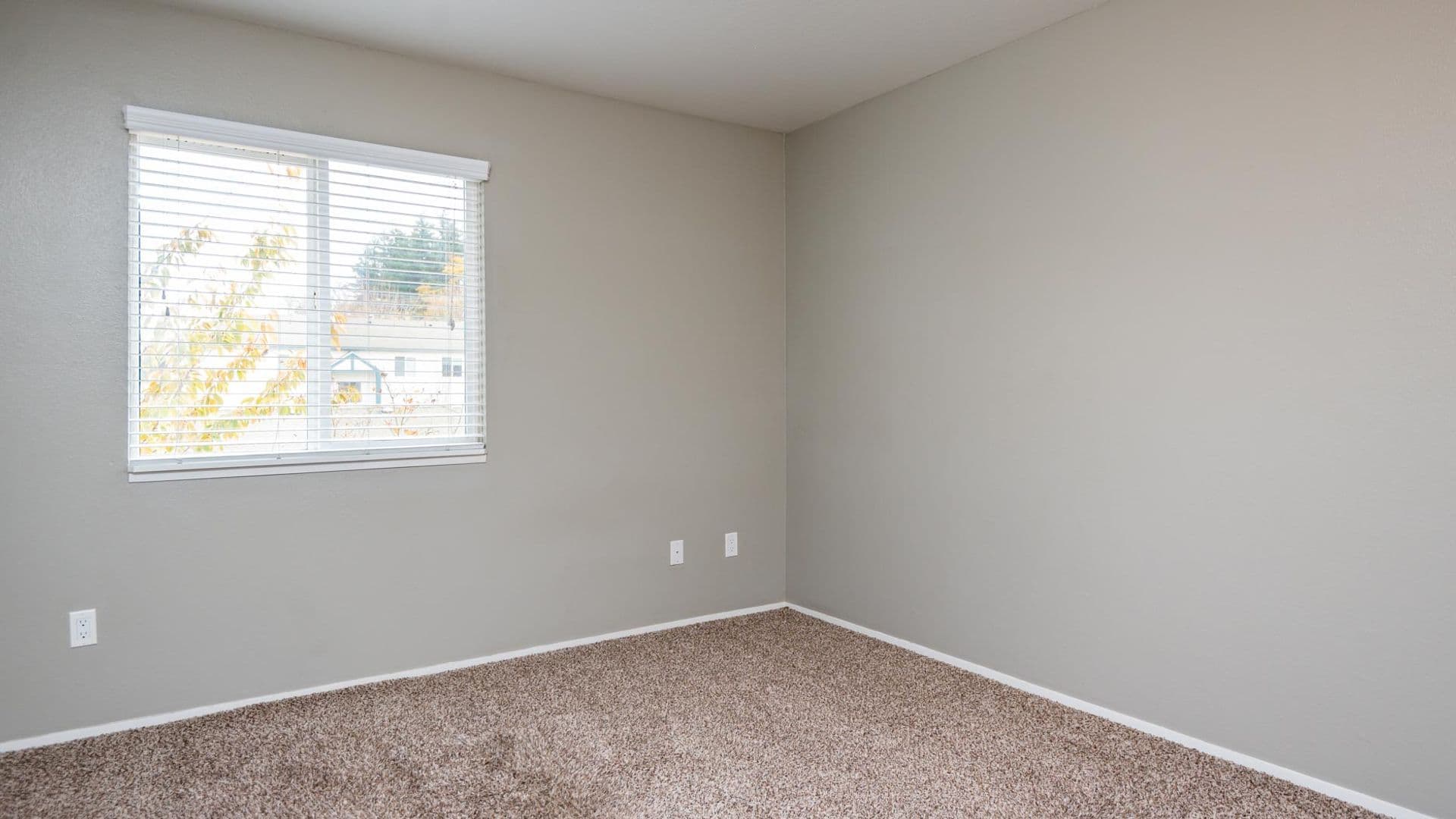 Gresham Apartment: 805 NE Kane Drive