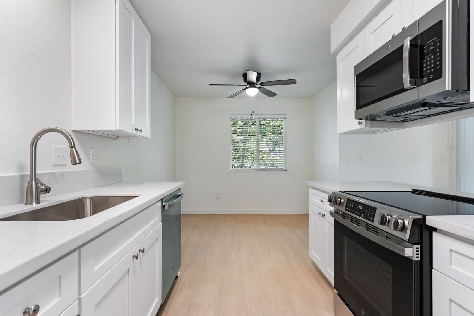 Gresham Apartment: 805 NE Kane Drive