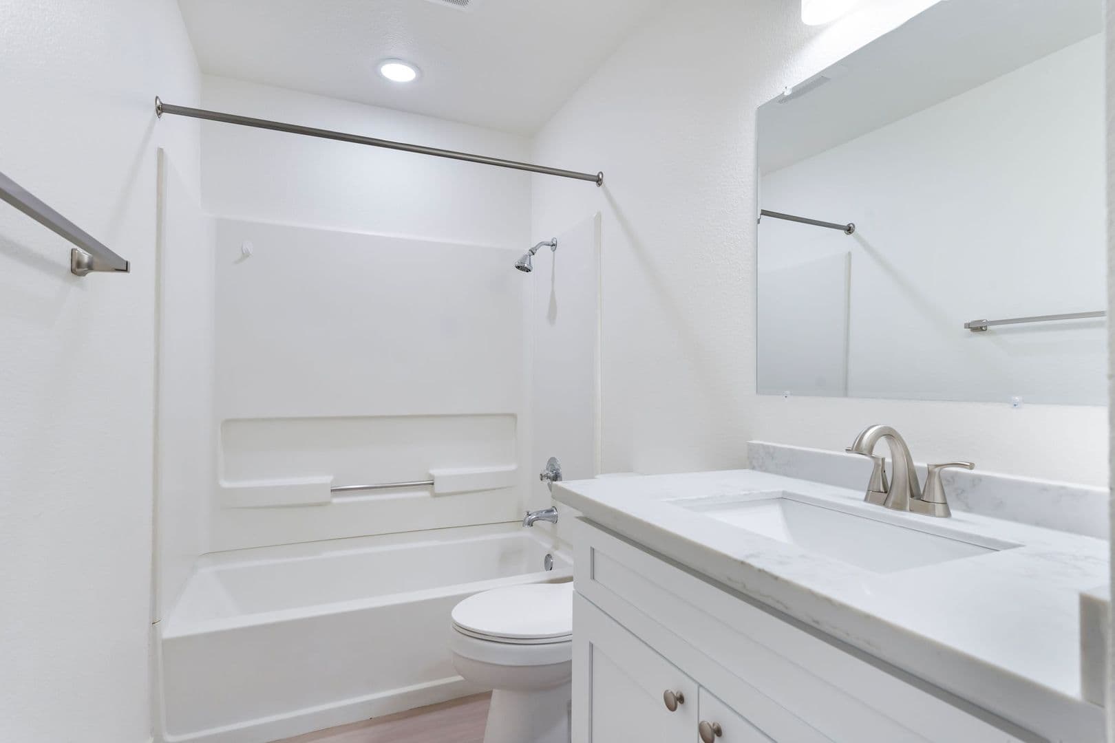 Gresham Apartment: 805 NE Kane Drive