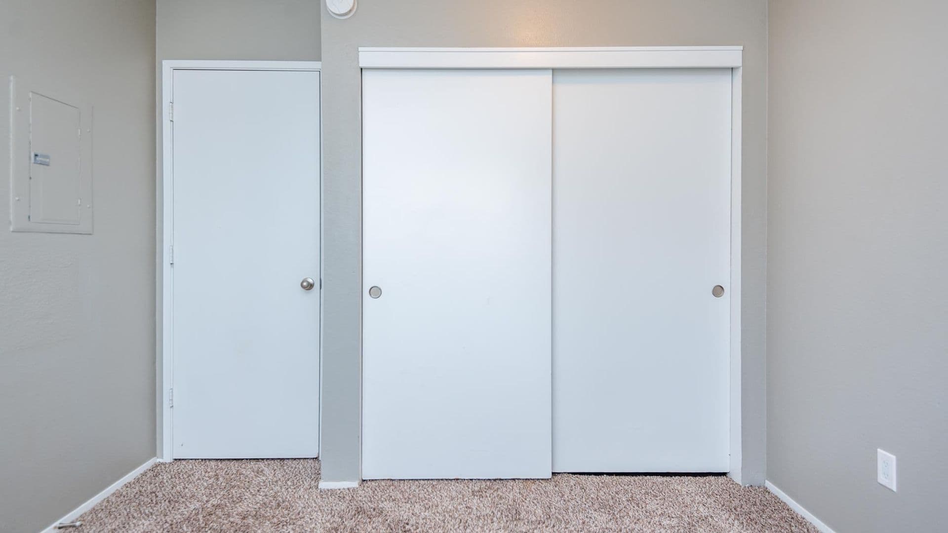 Gresham Apartment: 805 NE Kane Drive