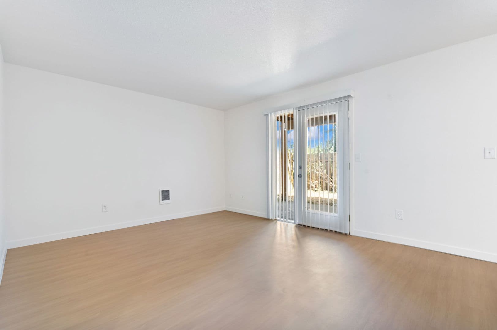 Gresham Apartment: 805 NE Kane Drive