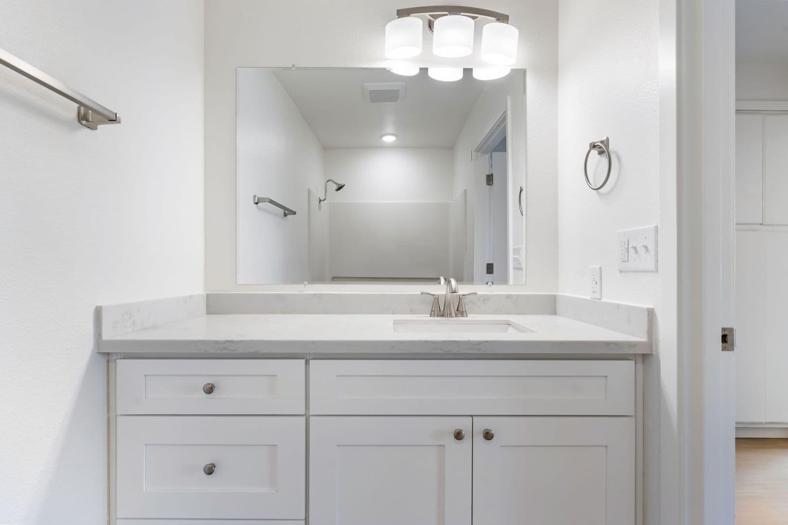 Gresham Apartment: 805 NE Kane Drive