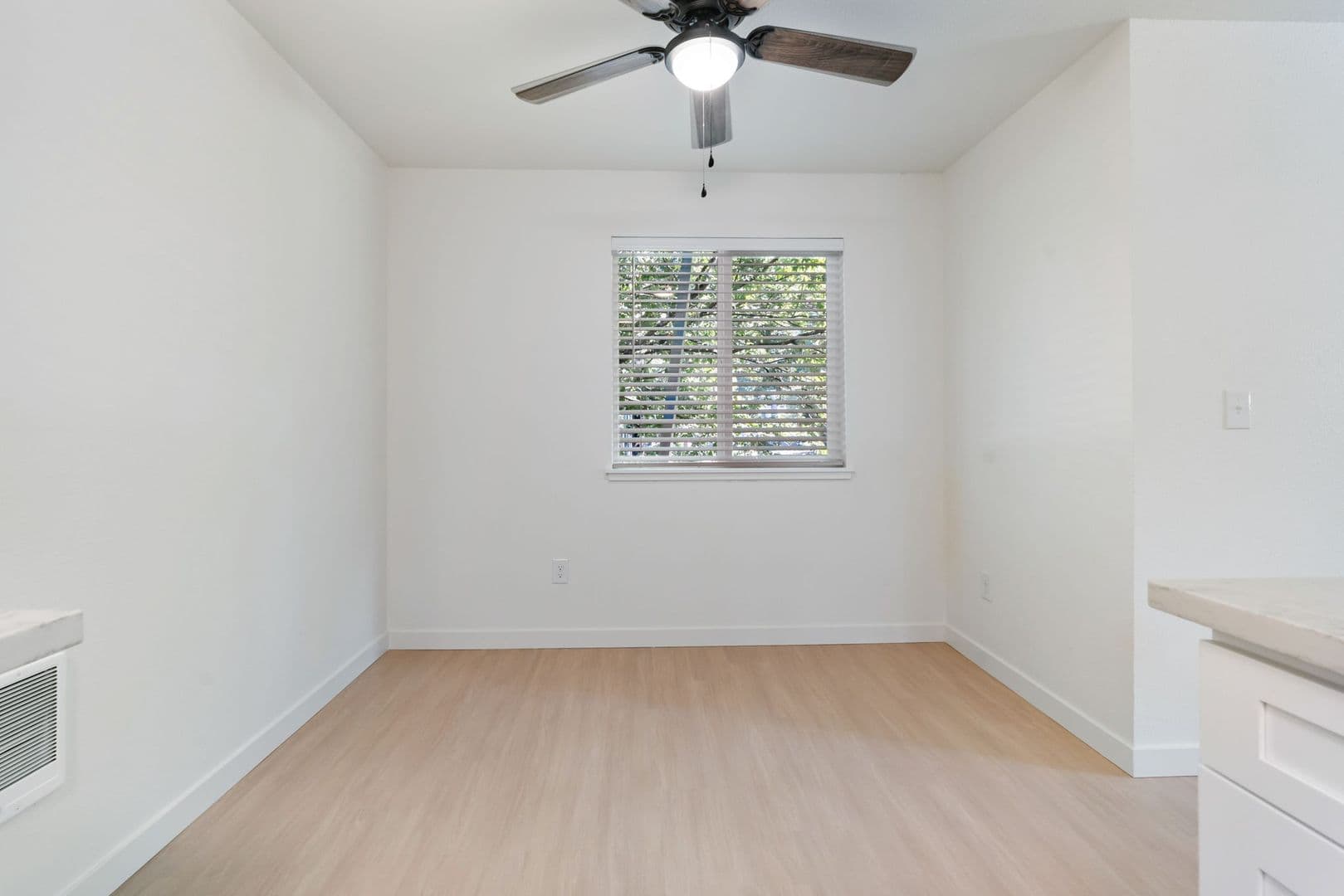 Gresham Apartment: 805 NE Kane Drive