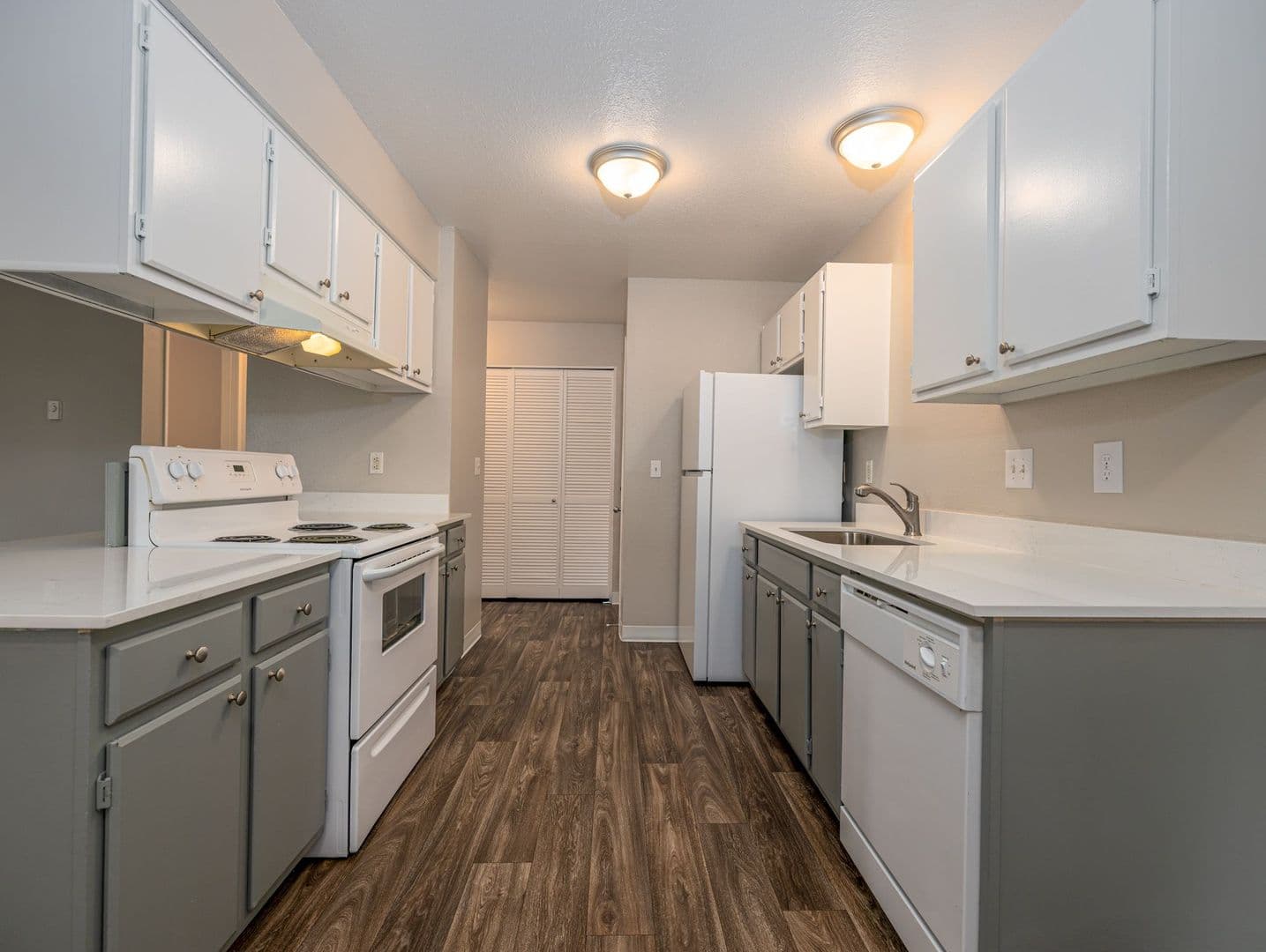 Gresham Apartment: 805 NE Kane Drive