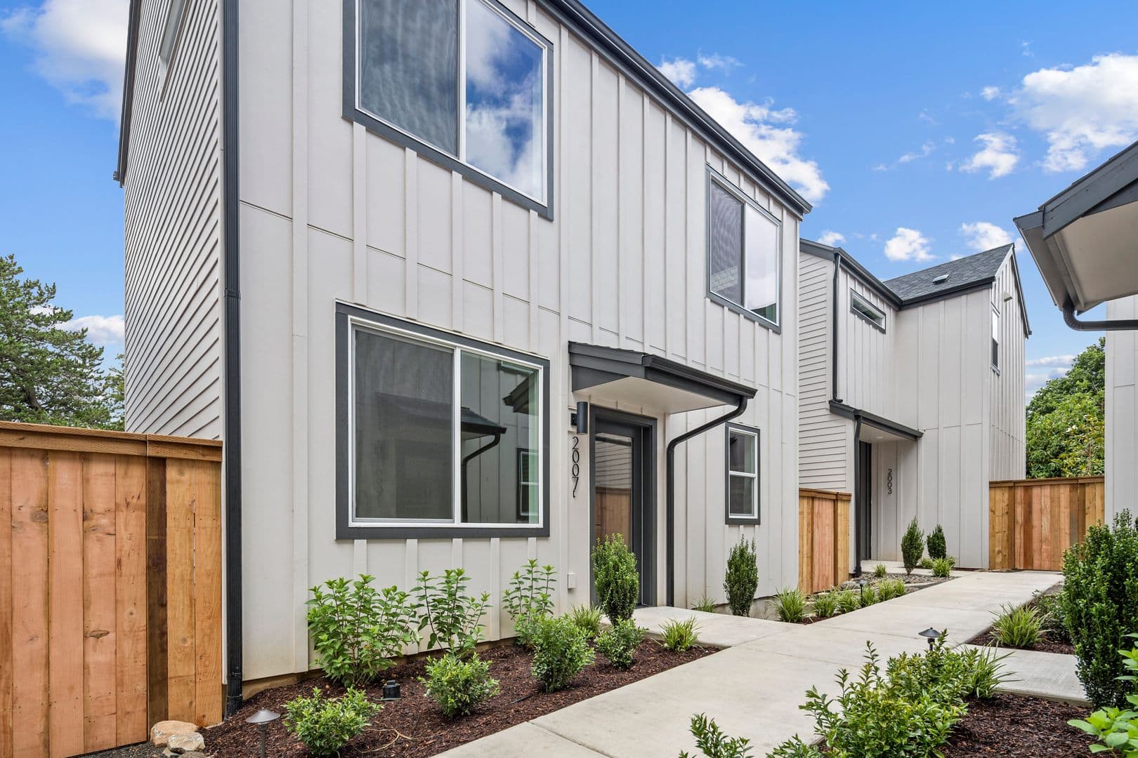 Portland House: 2011 SW Moss St