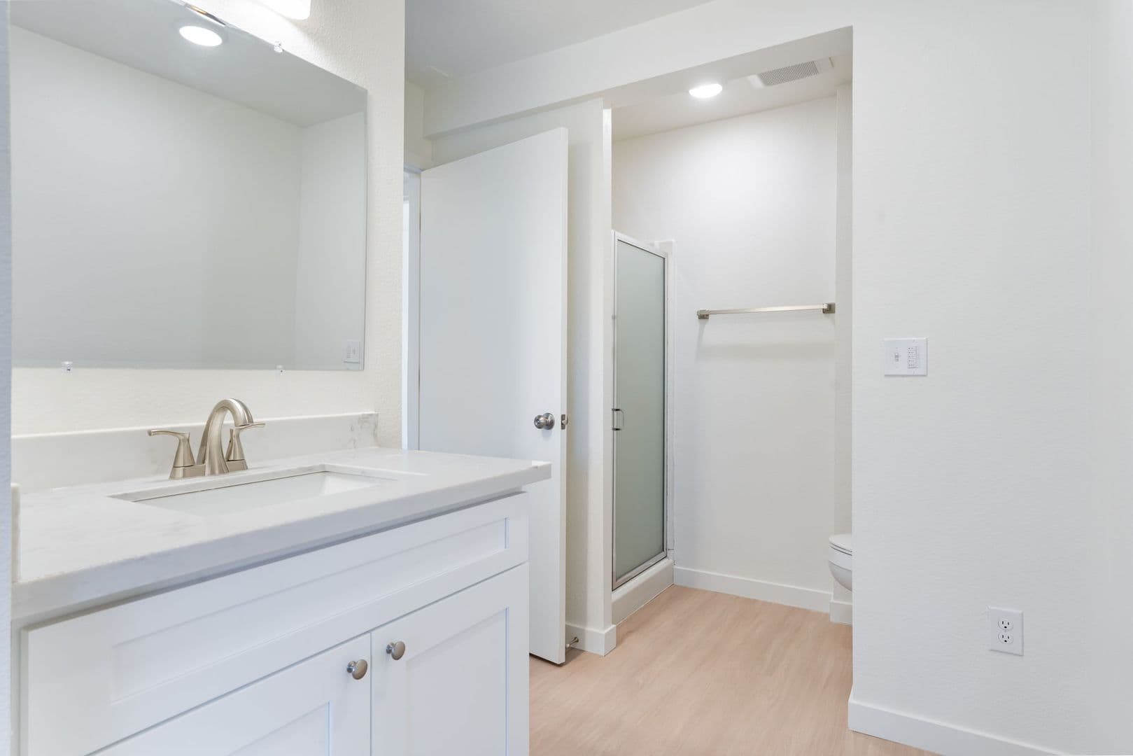 Gresham Apartment: 805 NE Kane Drive