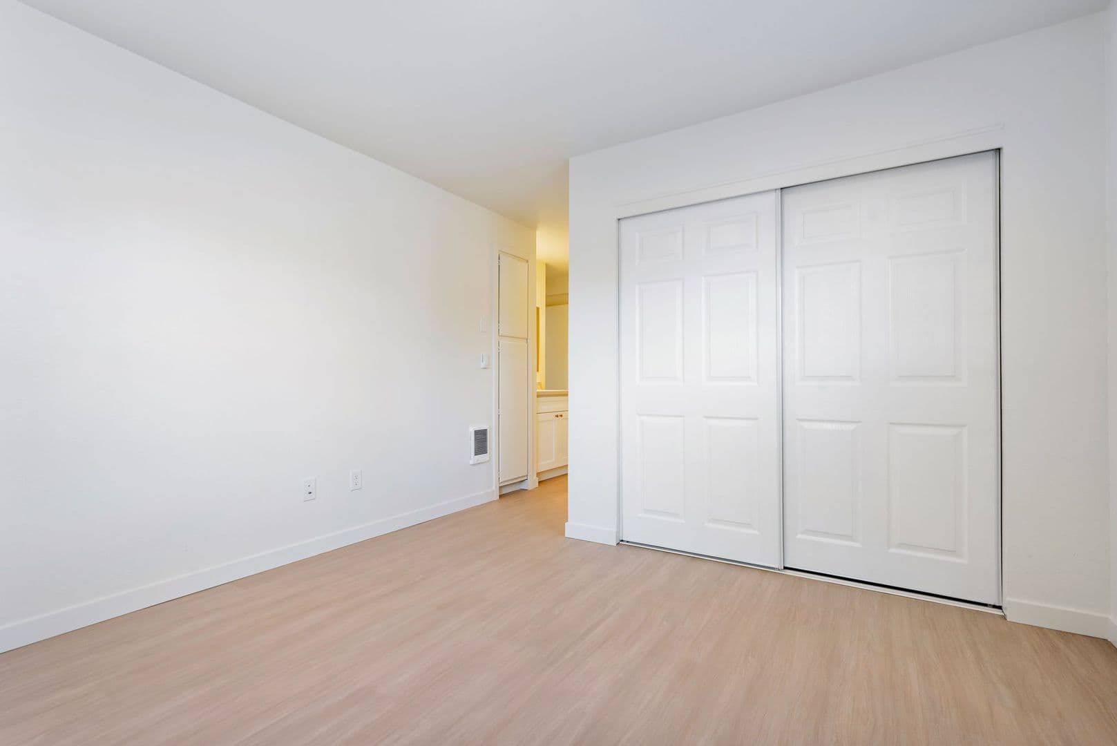 Gresham Apartment: 805 NE Kane Drive