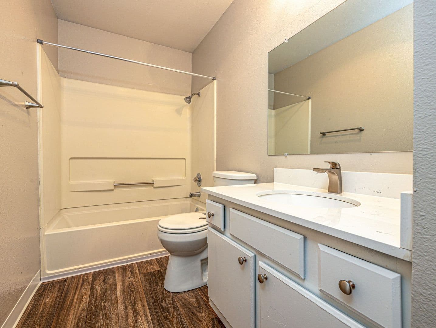 Gresham Apartment: 805 NE Kane Drive