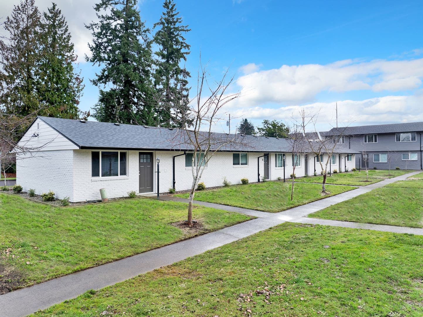 Hillsboro Apartment: 663-666 E Main St