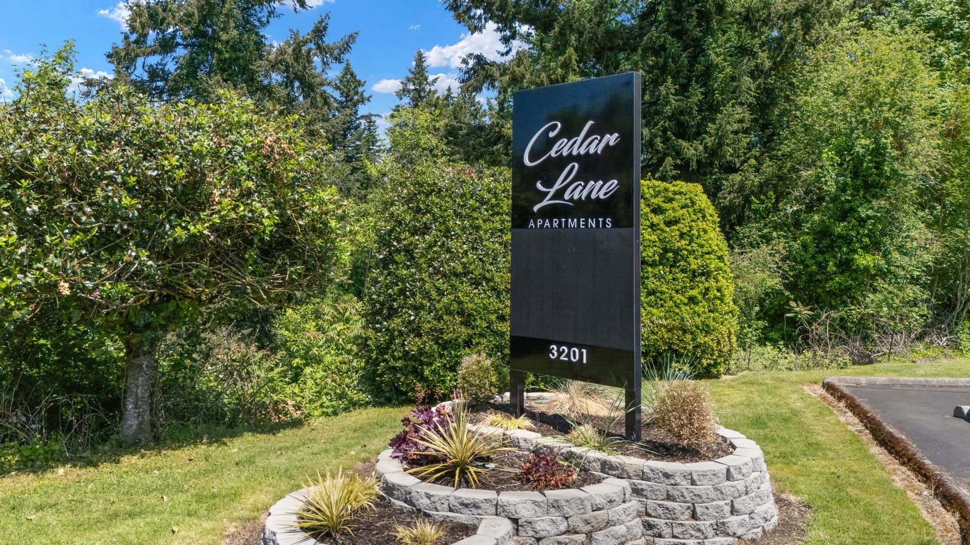 Vancouver Apartment: 3201 E 33rd St