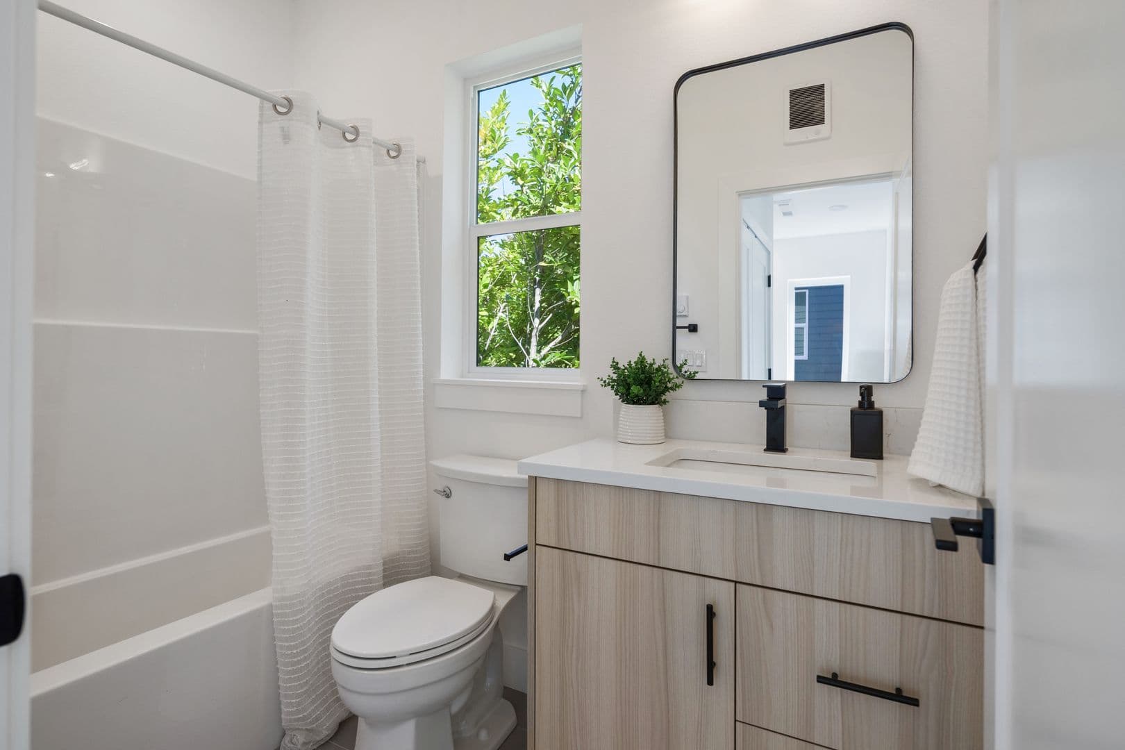 Portland House: 3819 SW Pomona St