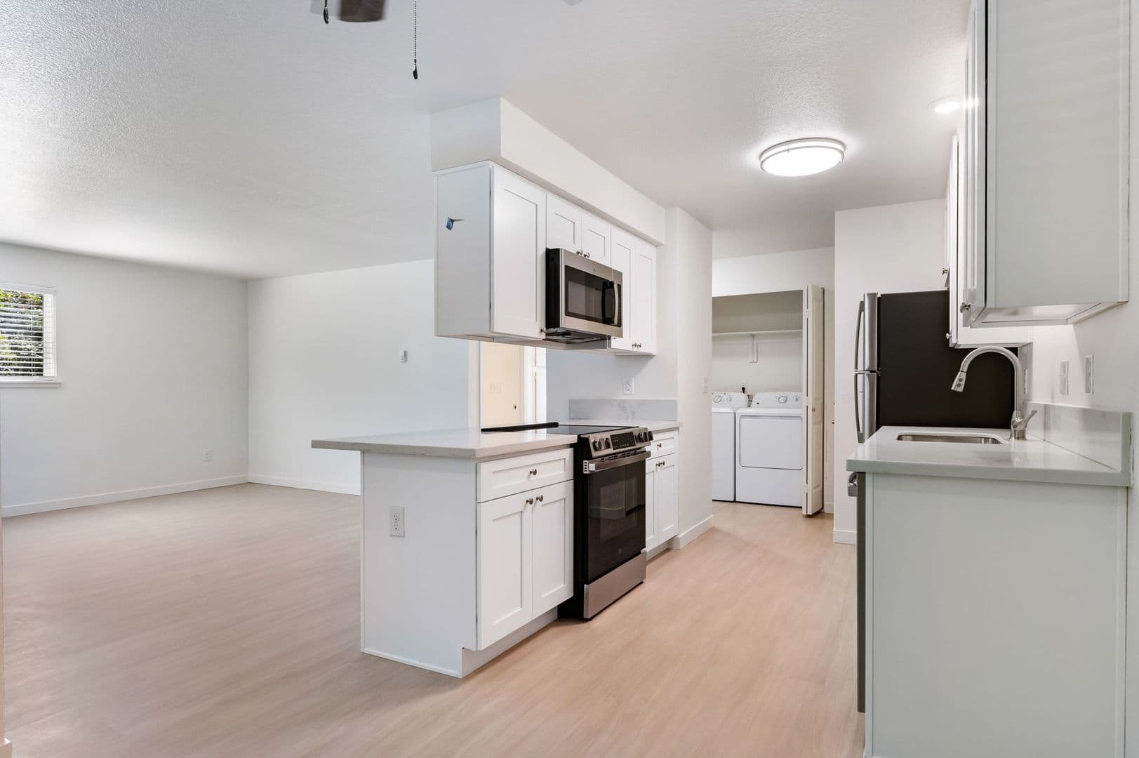 Gresham Apartment: 805 NE Kane Drive