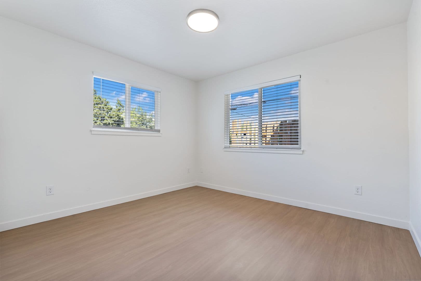 Gresham Apartment: 805 NE Kane Drive