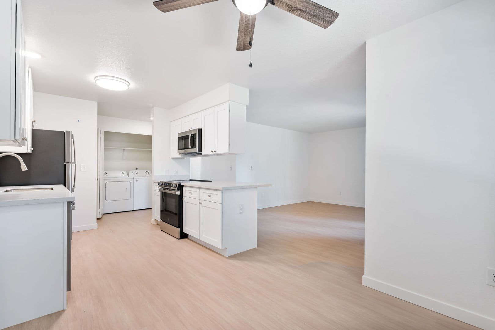 Gresham Apartment: 805 NE Kane Drive