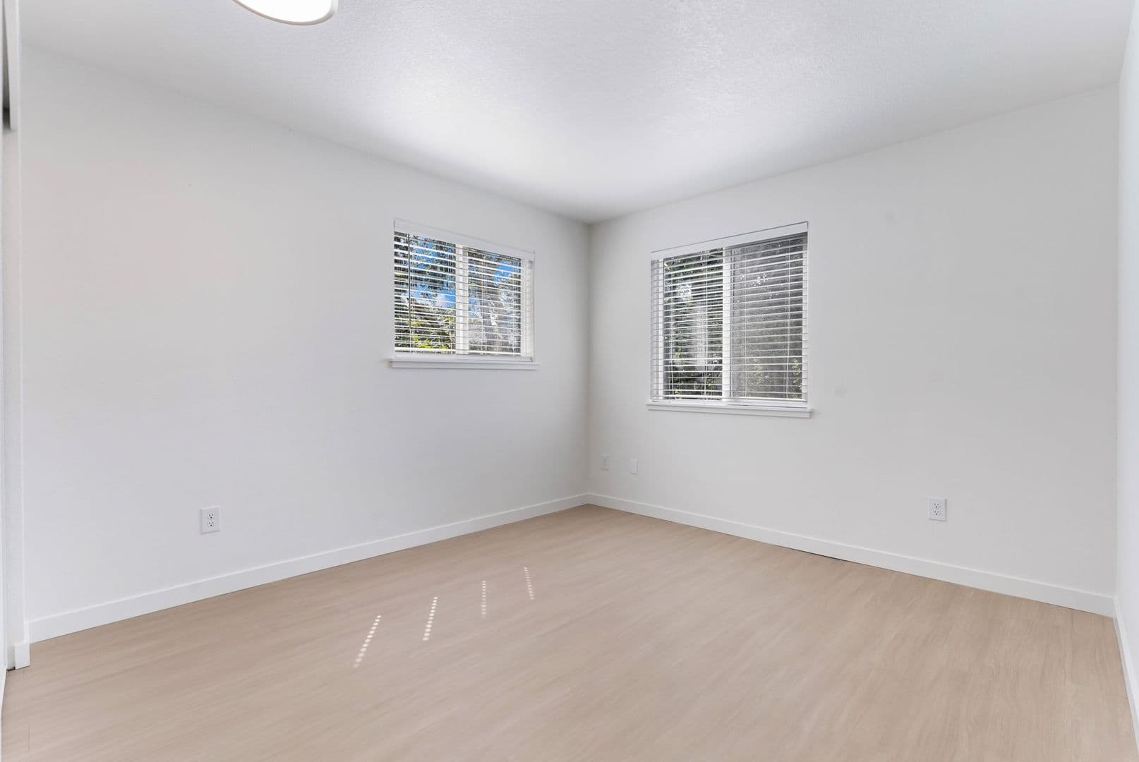 Gresham Apartment: 805 NE Kane Drive