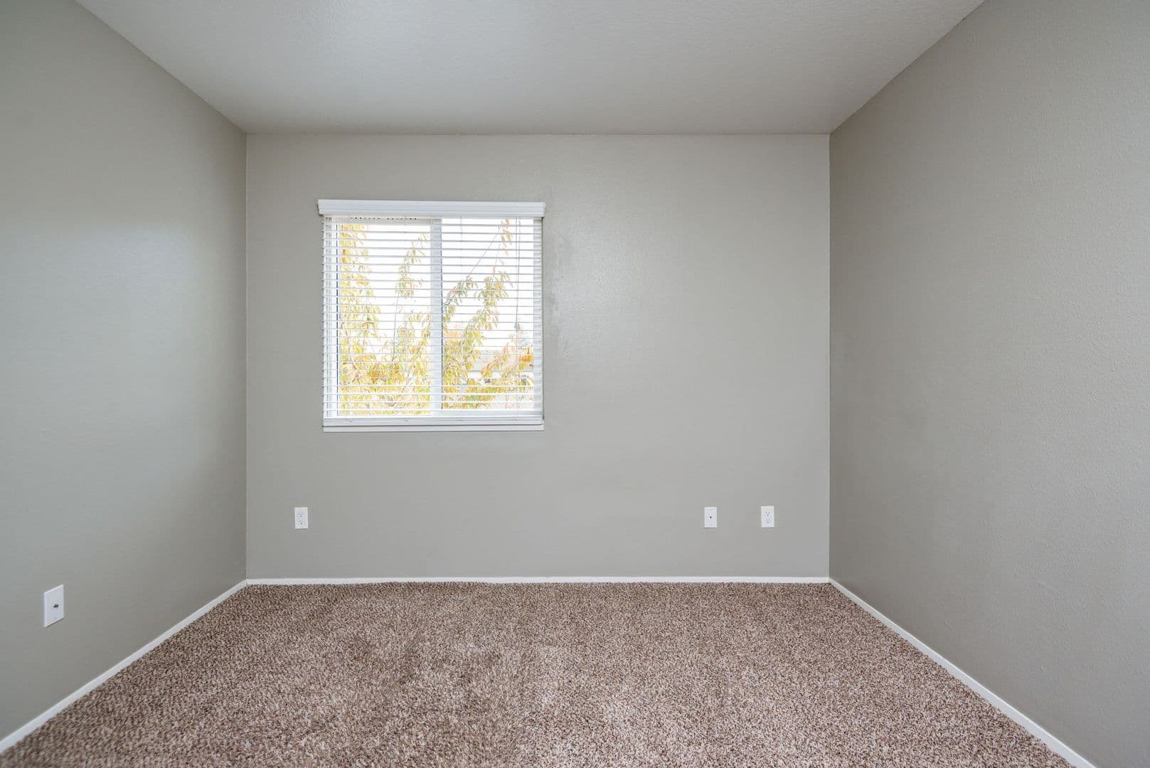 Gresham Apartment: 805 NE Kane Drive