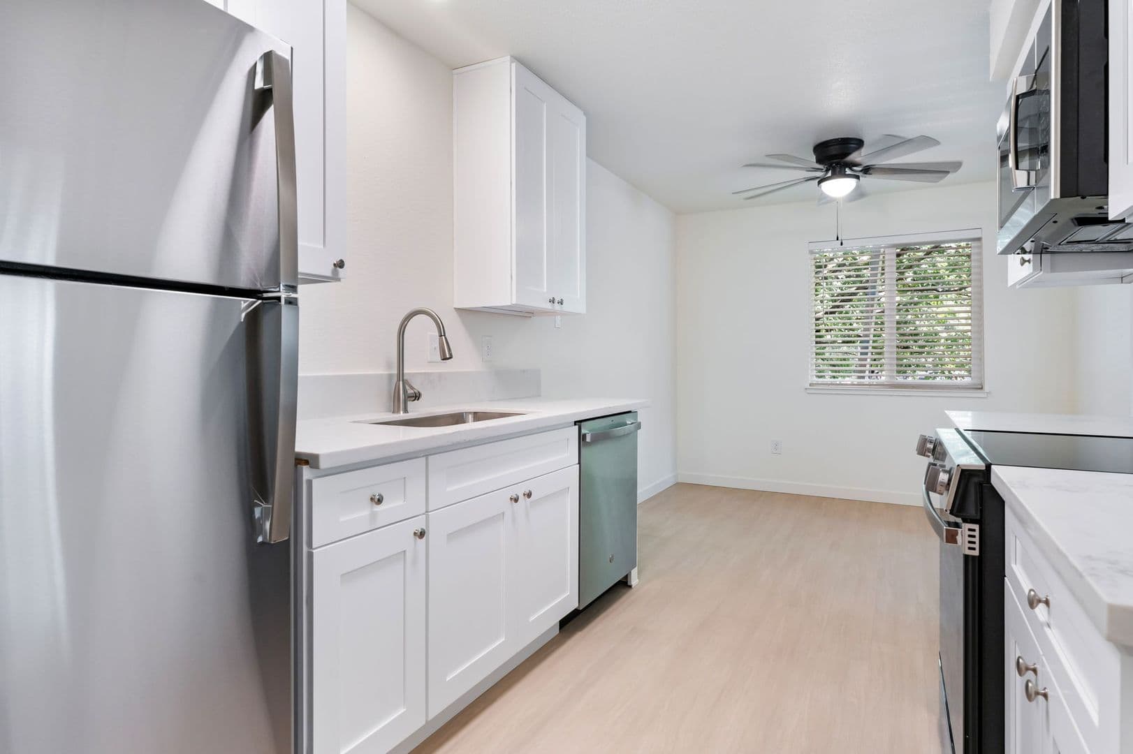 Gresham Apartment: 805 NE Kane Drive