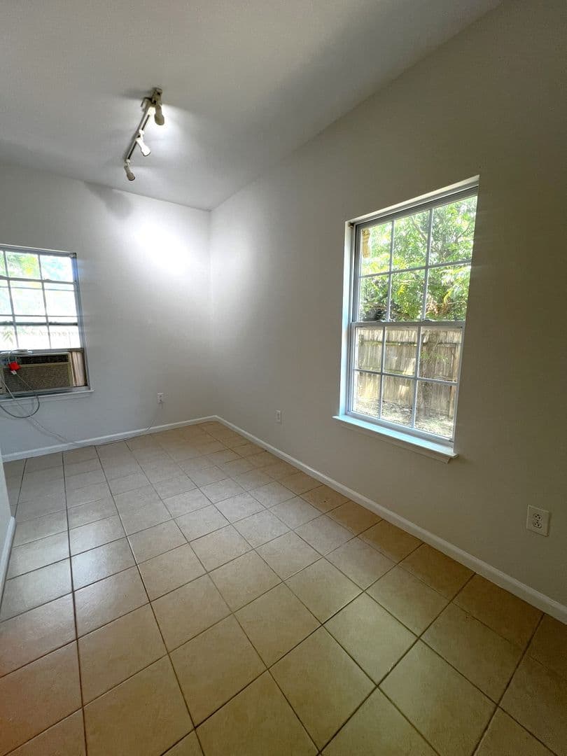 Austin House: 2006 Hamilton Ave