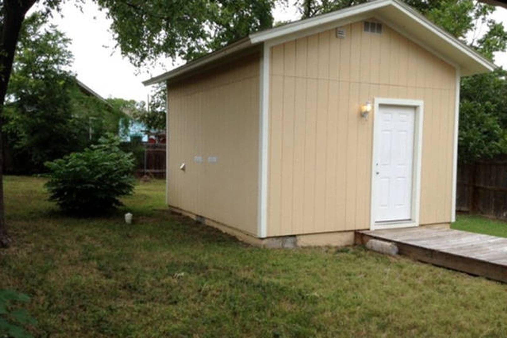 Austin House: 2006 Hamilton Ave