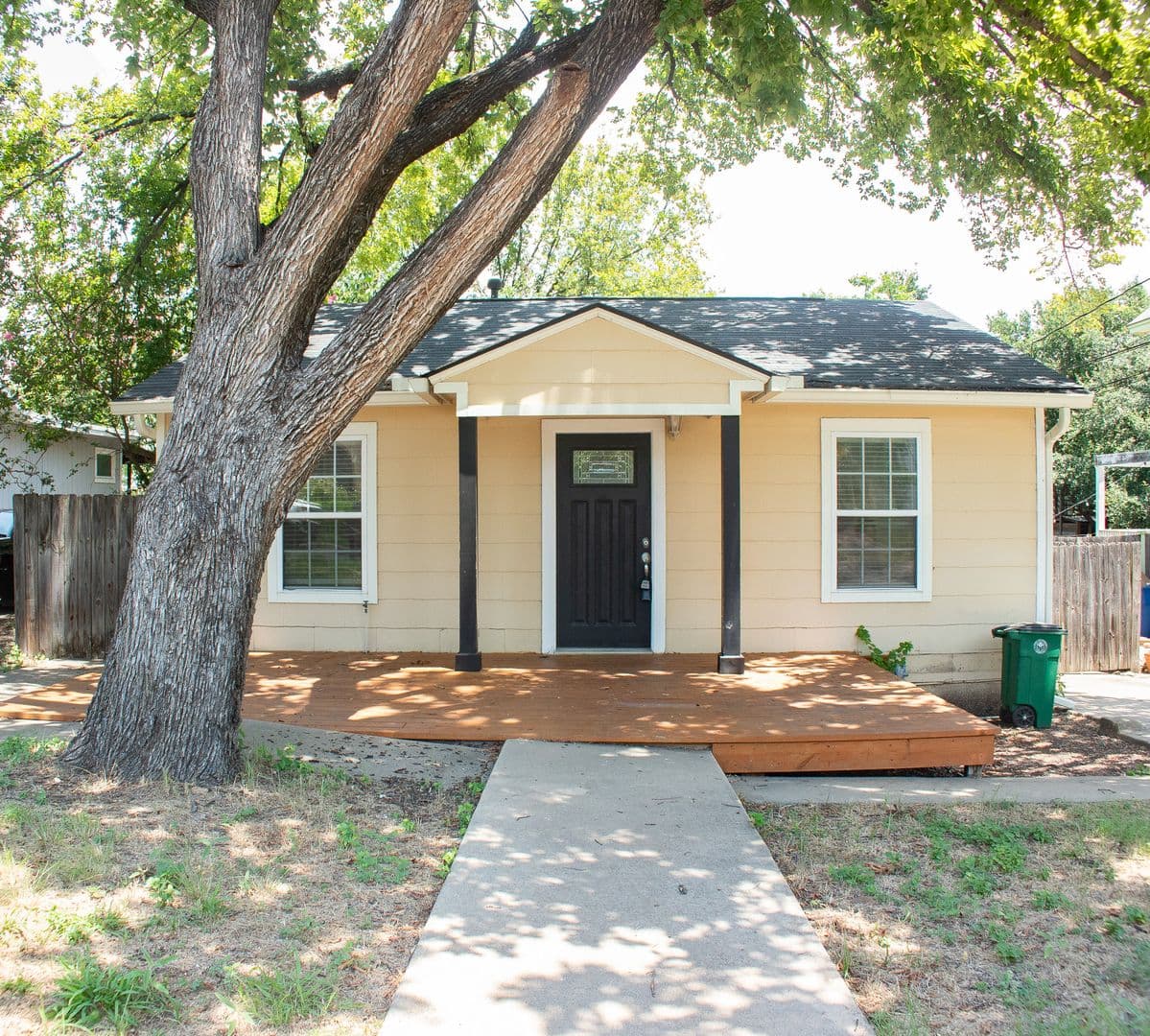 Austin House: 2006 Hamilton Ave