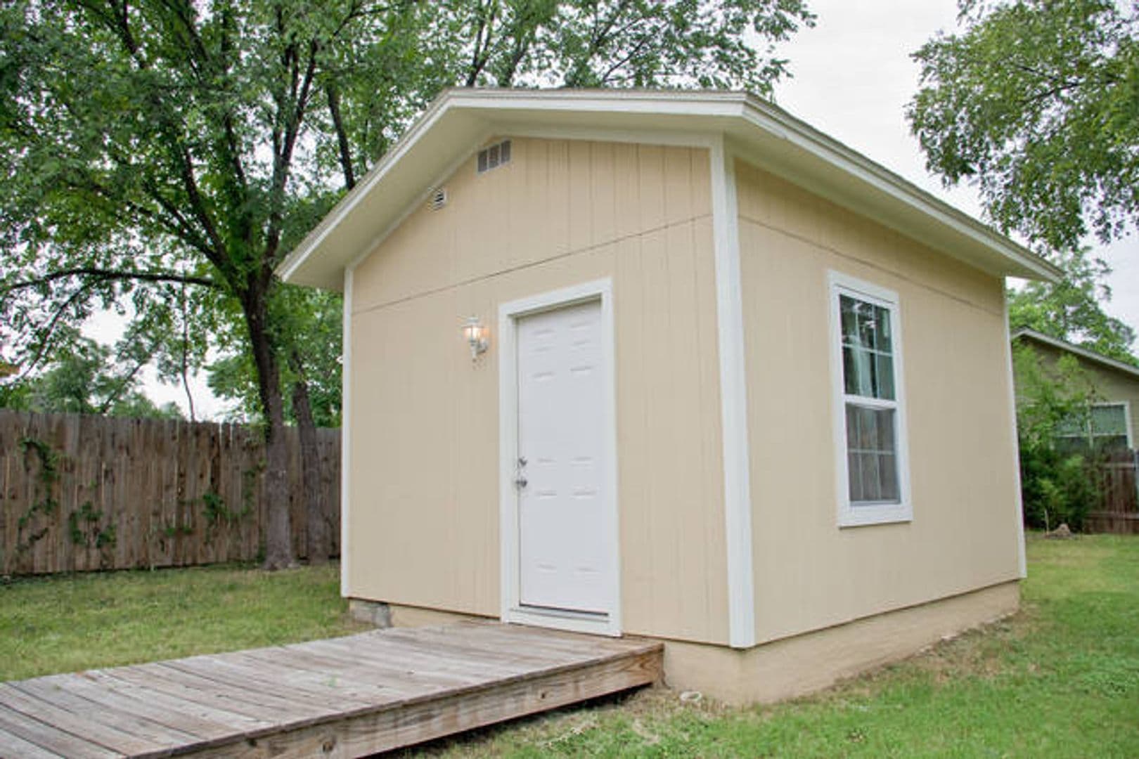Austin House: 2006 Hamilton Ave