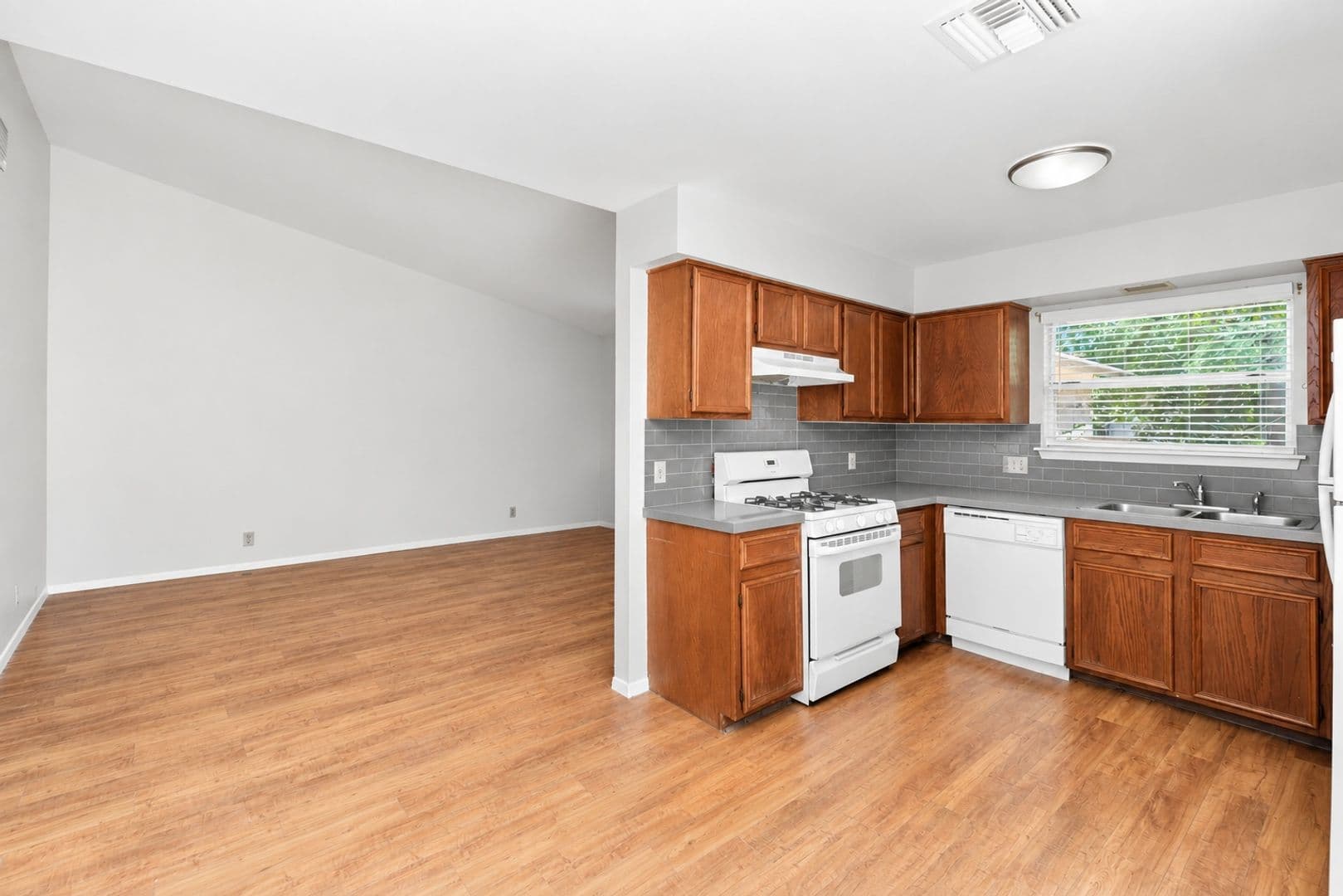 Round Rock Apartment: 1918 Nicole Circle