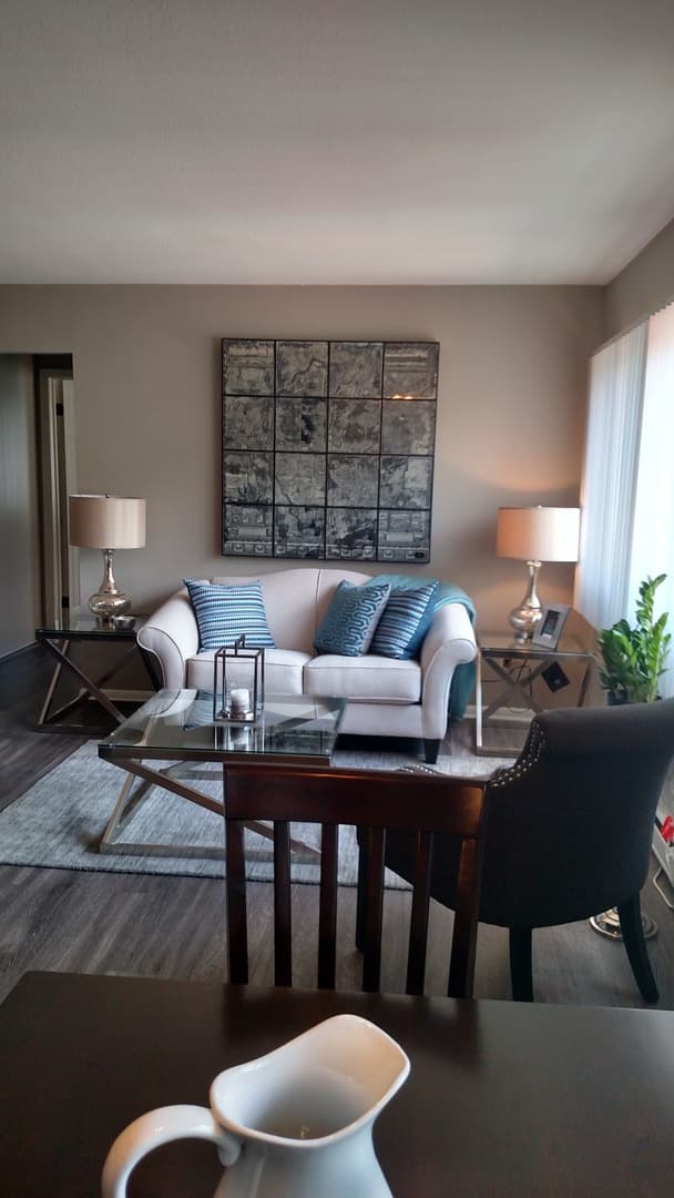 St Paul Apartment: 441 Lynnhurst Ave West