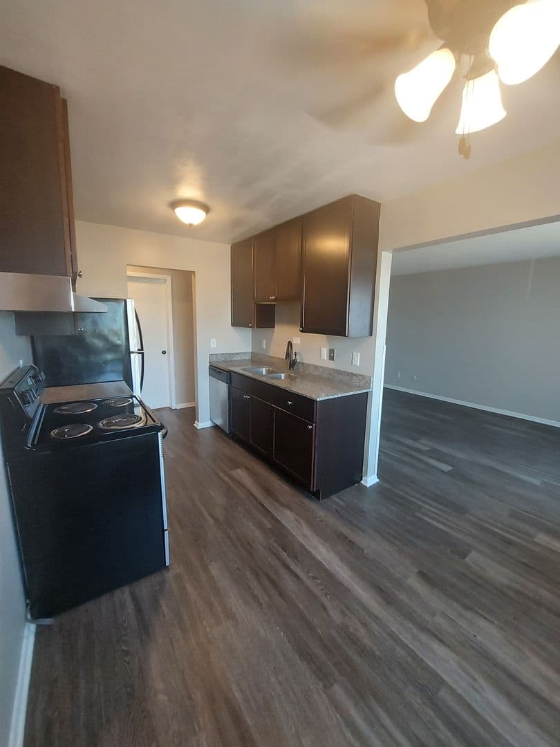 St Paul Apartment: 441 Lynnhurst Ave West