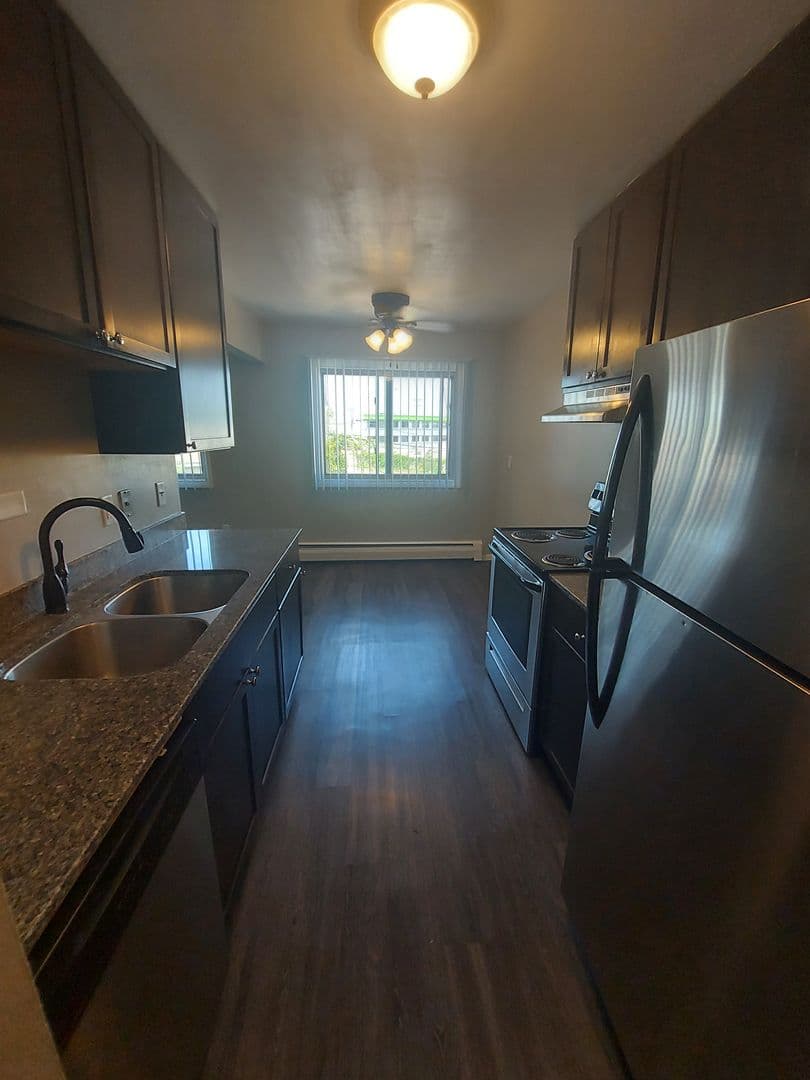 St Paul Apartment: 441 Lynnhurst Ave West