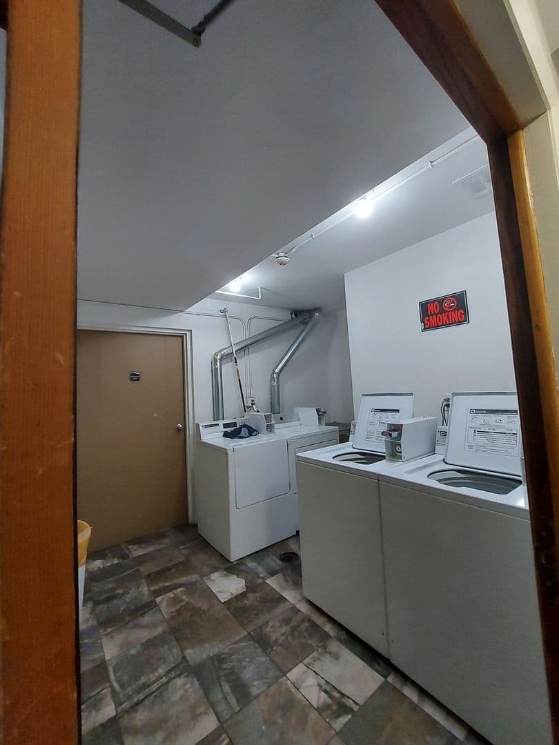 St Paul Apartment: 441 Lynnhurst Ave West