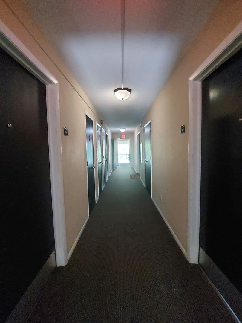 St Paul Apartment: 441 Lynnhurst Ave West