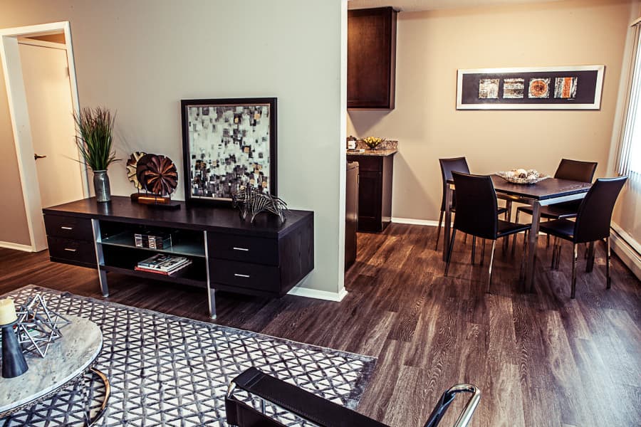St Paul Apartment: 441 Lynnhurst Ave West