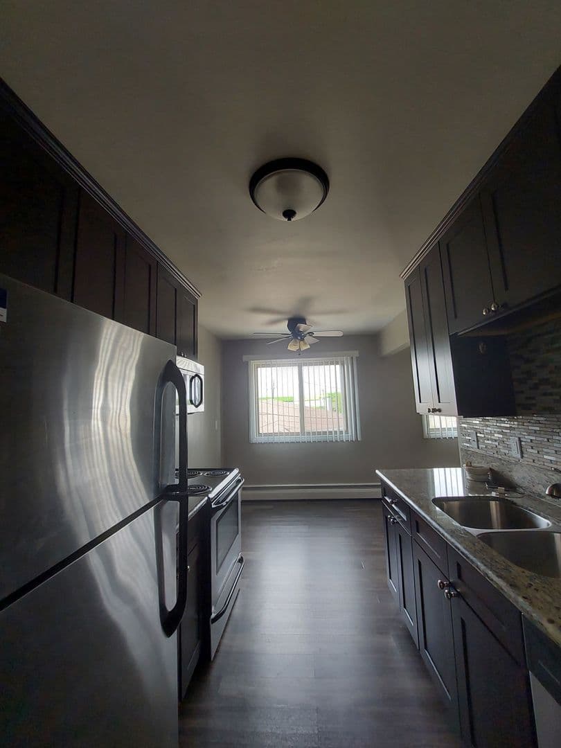 St Paul Apartment: 441 Lynnhurst Ave West