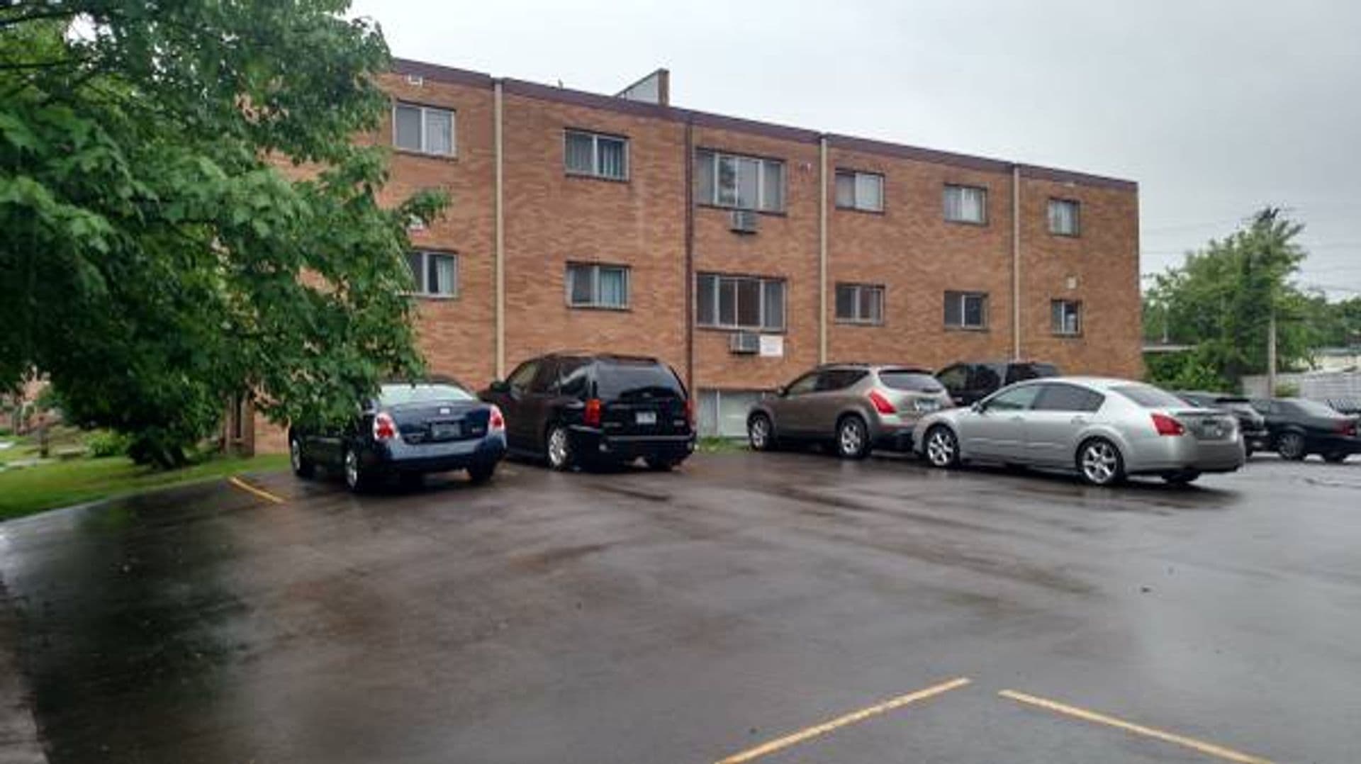 St Paul Apartment: 441 Lynnhurst Ave West