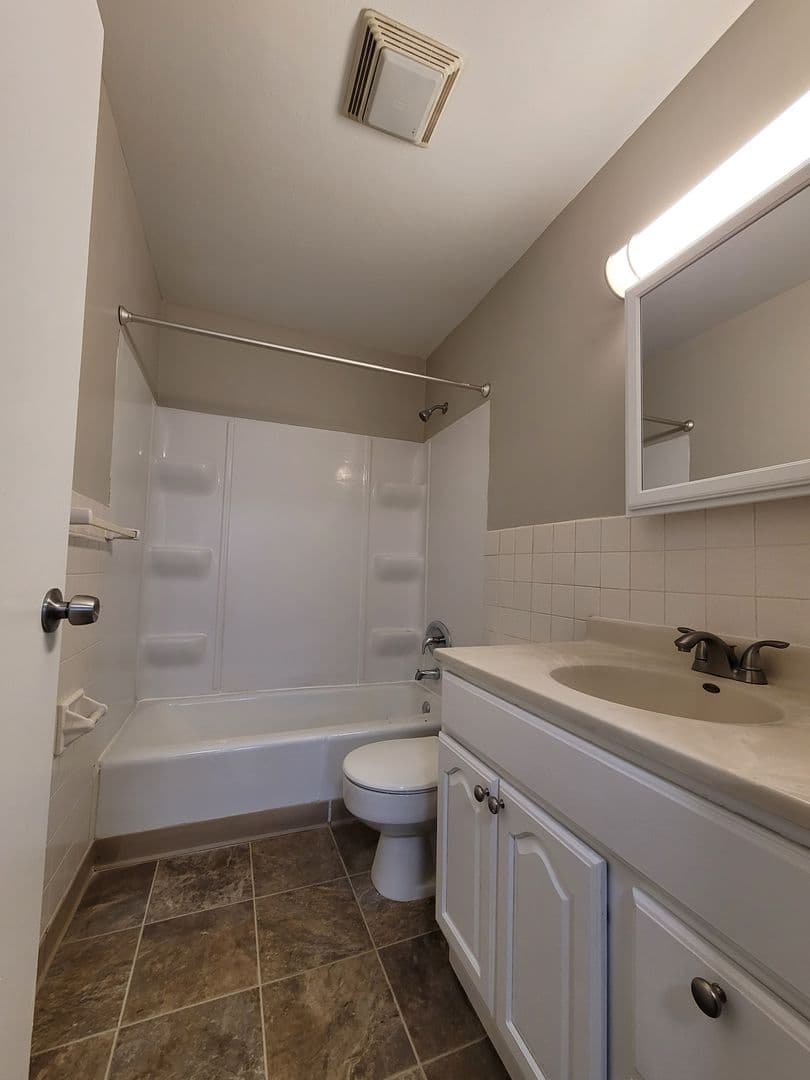 St. Paul Apartment: 1365 North Eustis Street