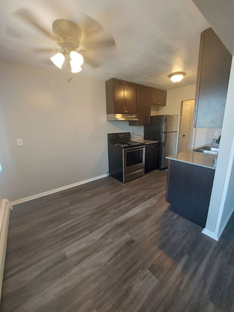St Paul Apartment: 441 Lynnhurst Ave West