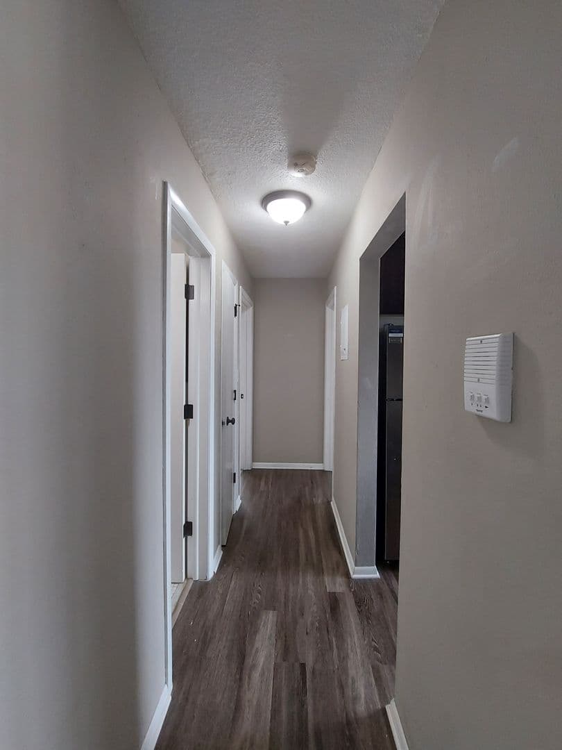 St Paul Apartment: 441 Lynnhurst Ave West