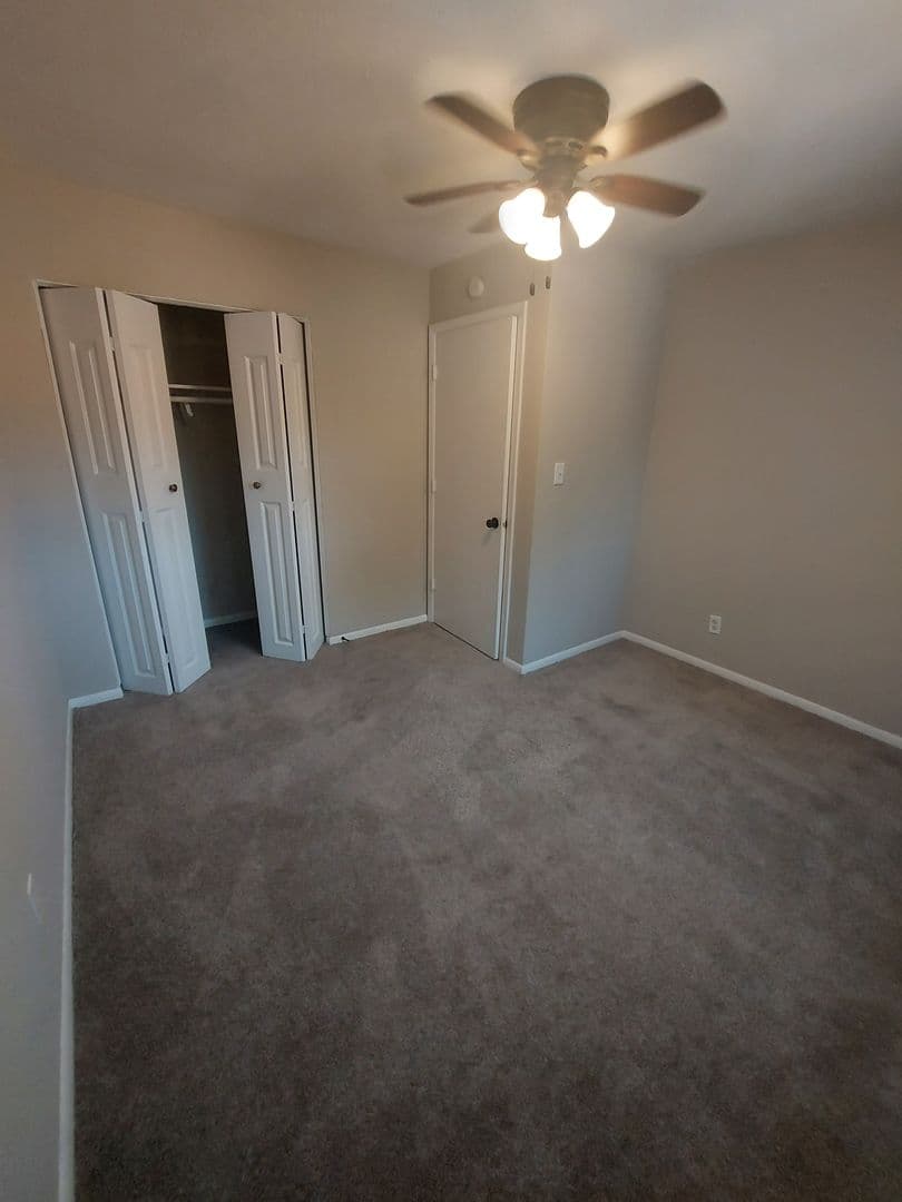 St Paul Apartment: 441 Lynnhurst Ave West