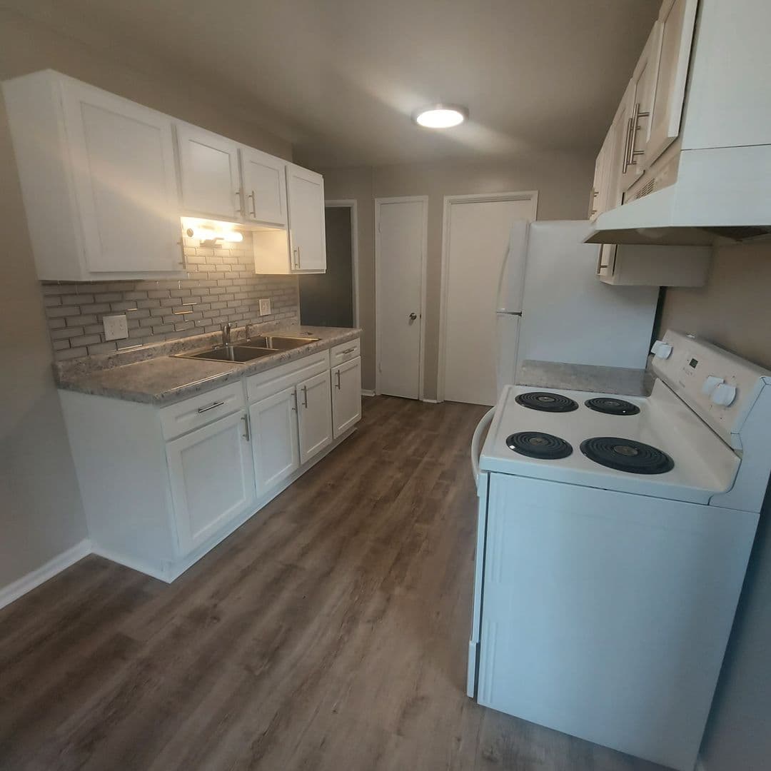 St. Paul Apartment: 1365 North Eustis Street