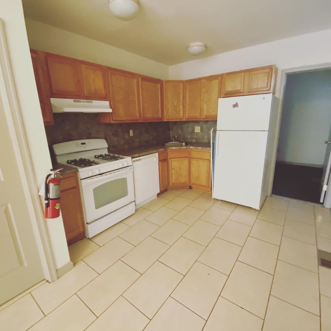 Philadelphia House: 1629 Fontain Street