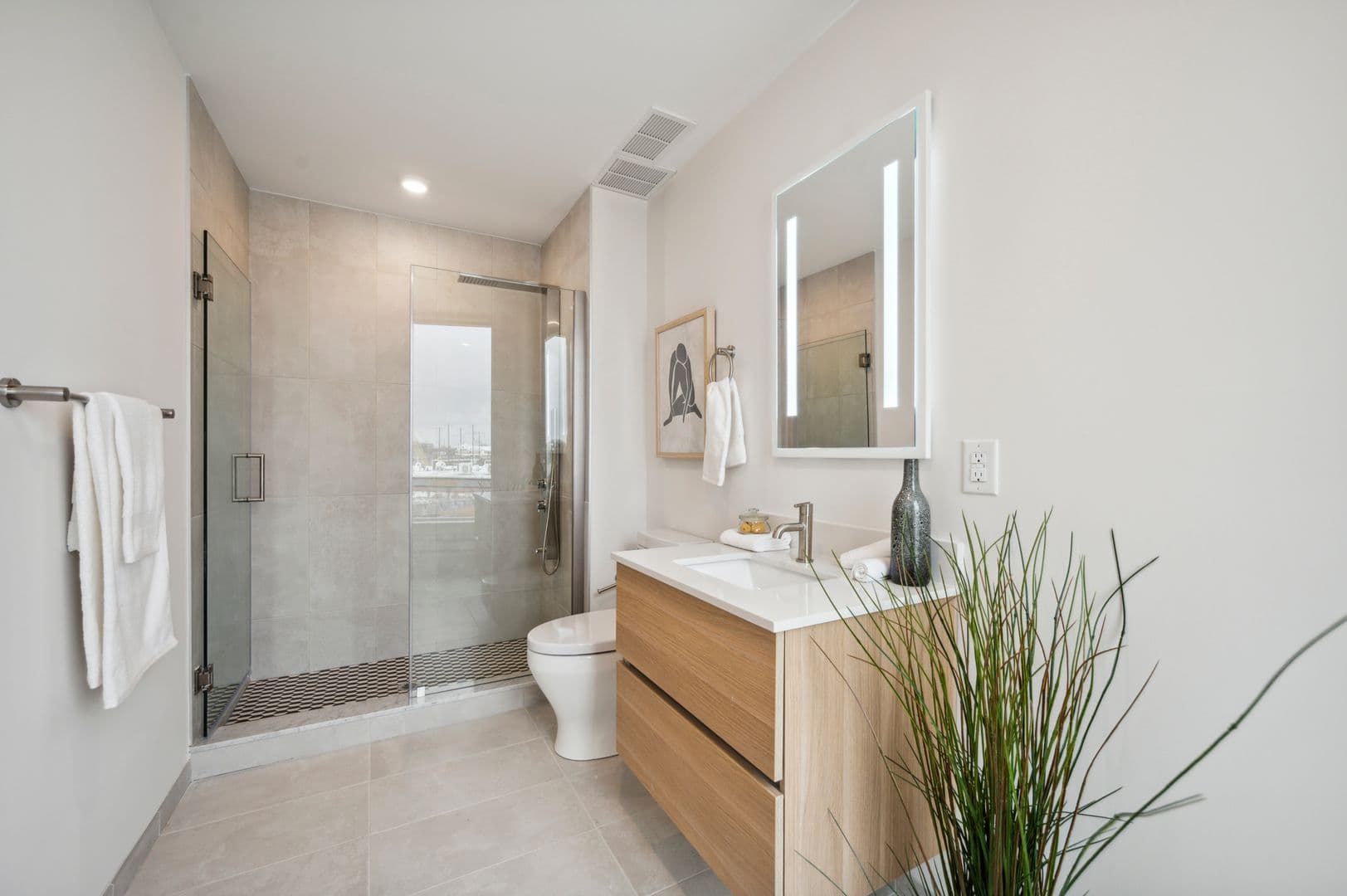 Philadelphia Apartment: 3029 W Glenwood Ave - 501