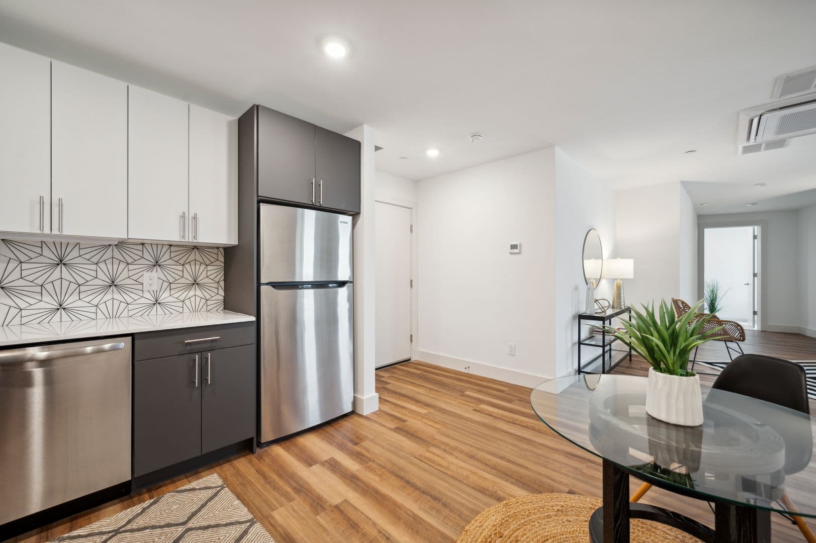 Philadelphia Apartment: 3029 W Glenwood Ave - 401