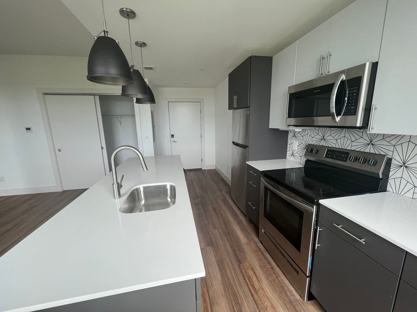 Philadelphia Apartment: 3029 W Glenwood Ave - 505