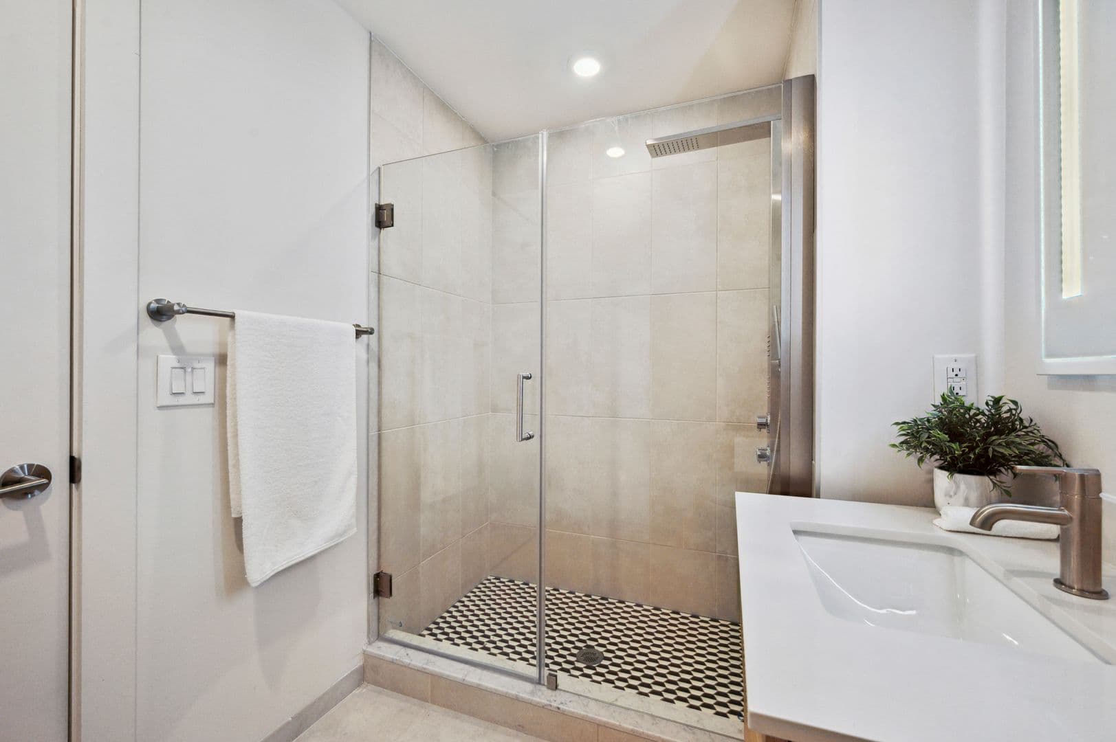 Philadelphia Apartment: 3029 W Glenwood Ave - 412