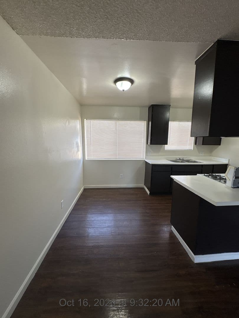 Visalia Apartment: 615 S Demaree St