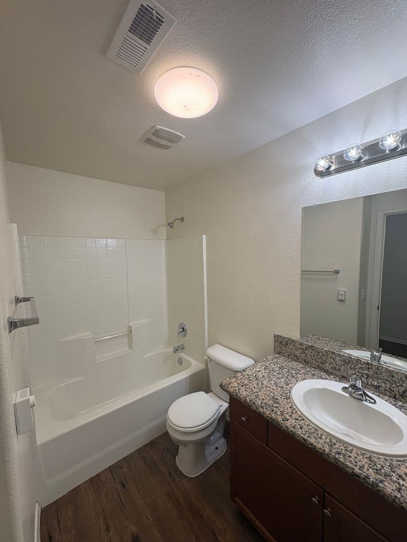 Tulare House: 2109 Bella Oaks Drive